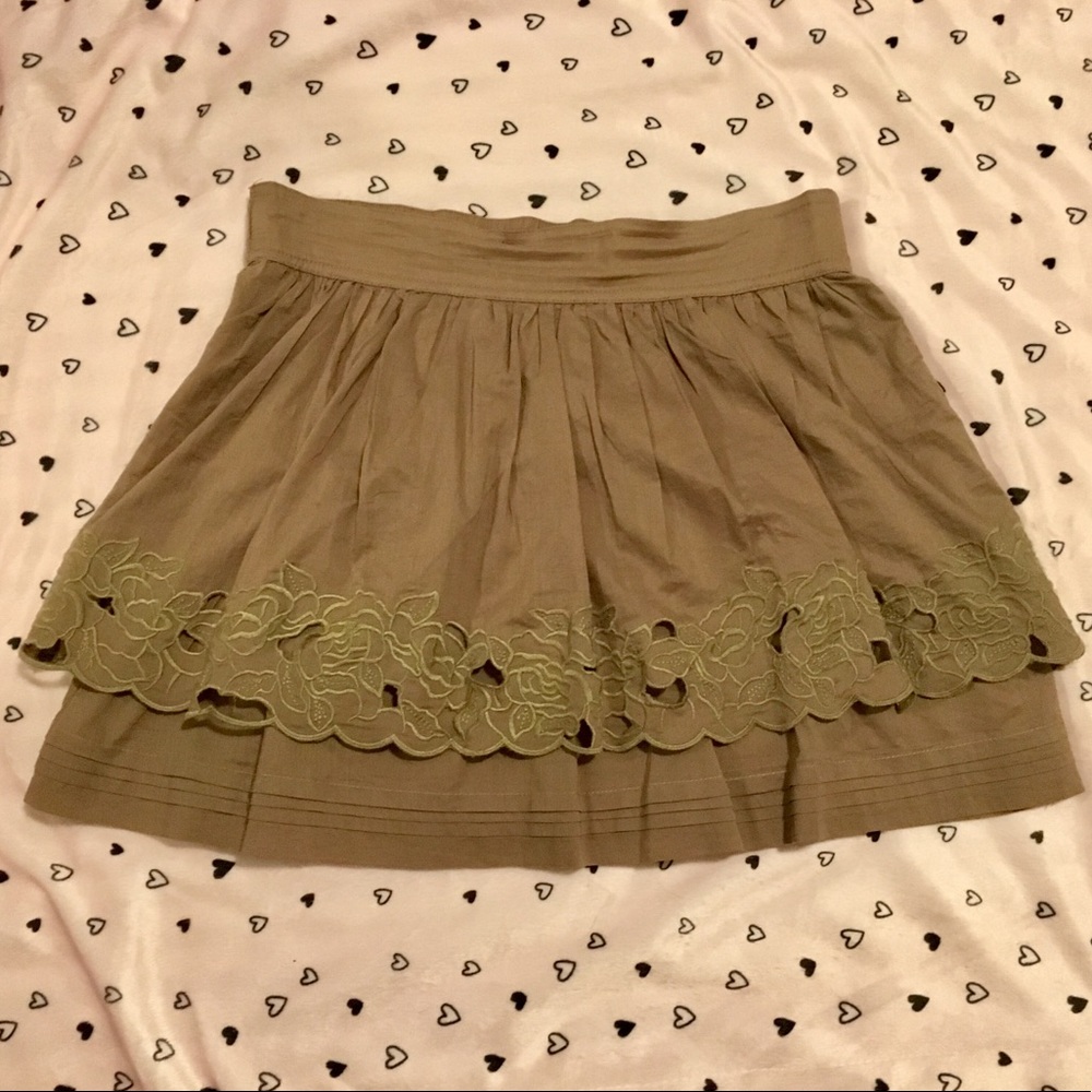 NWOT Khaki colored skirt embroidered rose detail